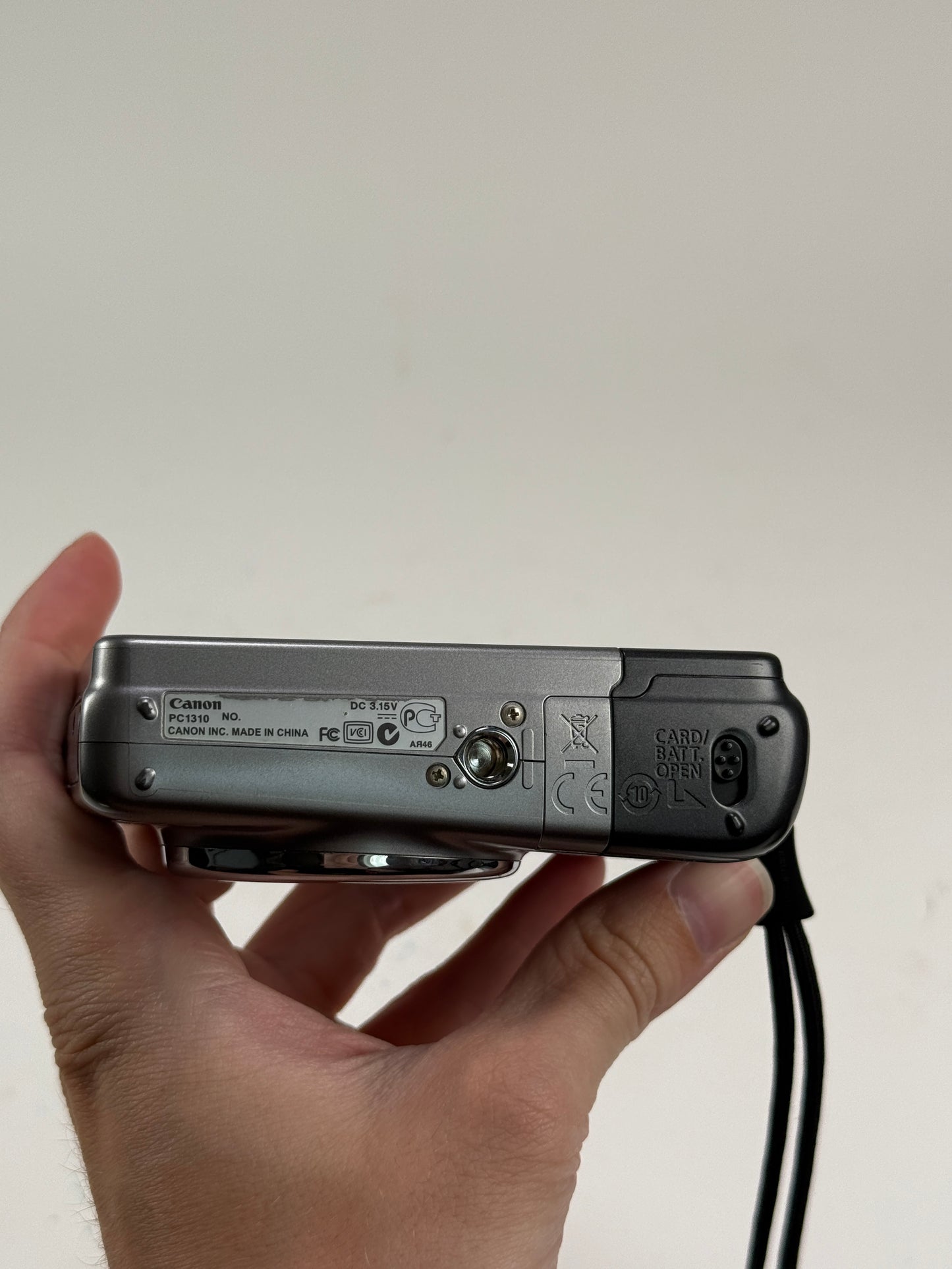 Canon PowerShot A2000 IS Digital Camera 10.0 MP 6x Optical Zoom