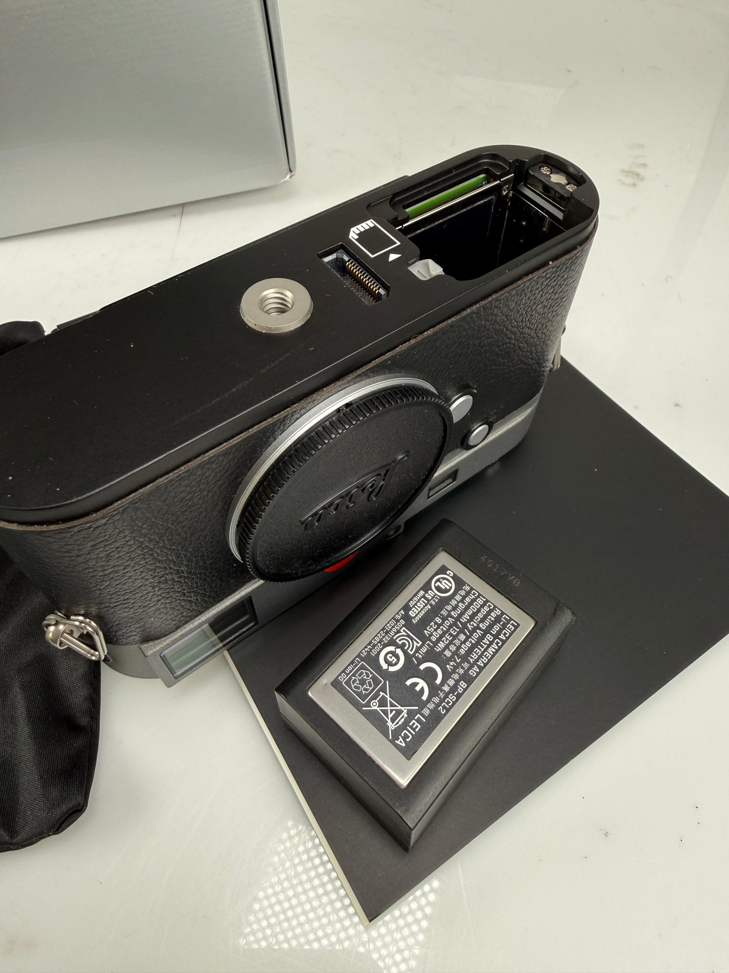 Leica M-E (Typ 240) 24MP Digital Rangefinder Camera Anthracite RARE