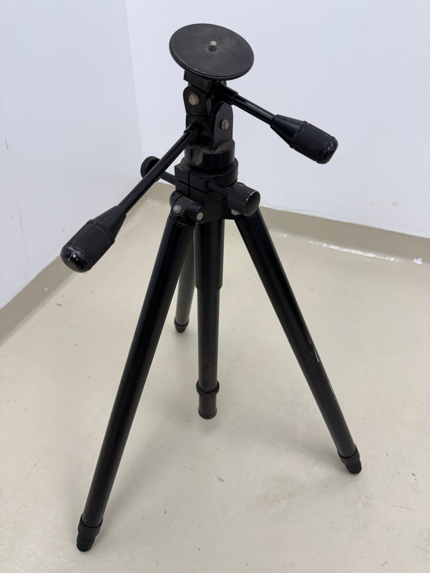 Tiltall Tripod E Leitz #4602 Black Metal with head leica