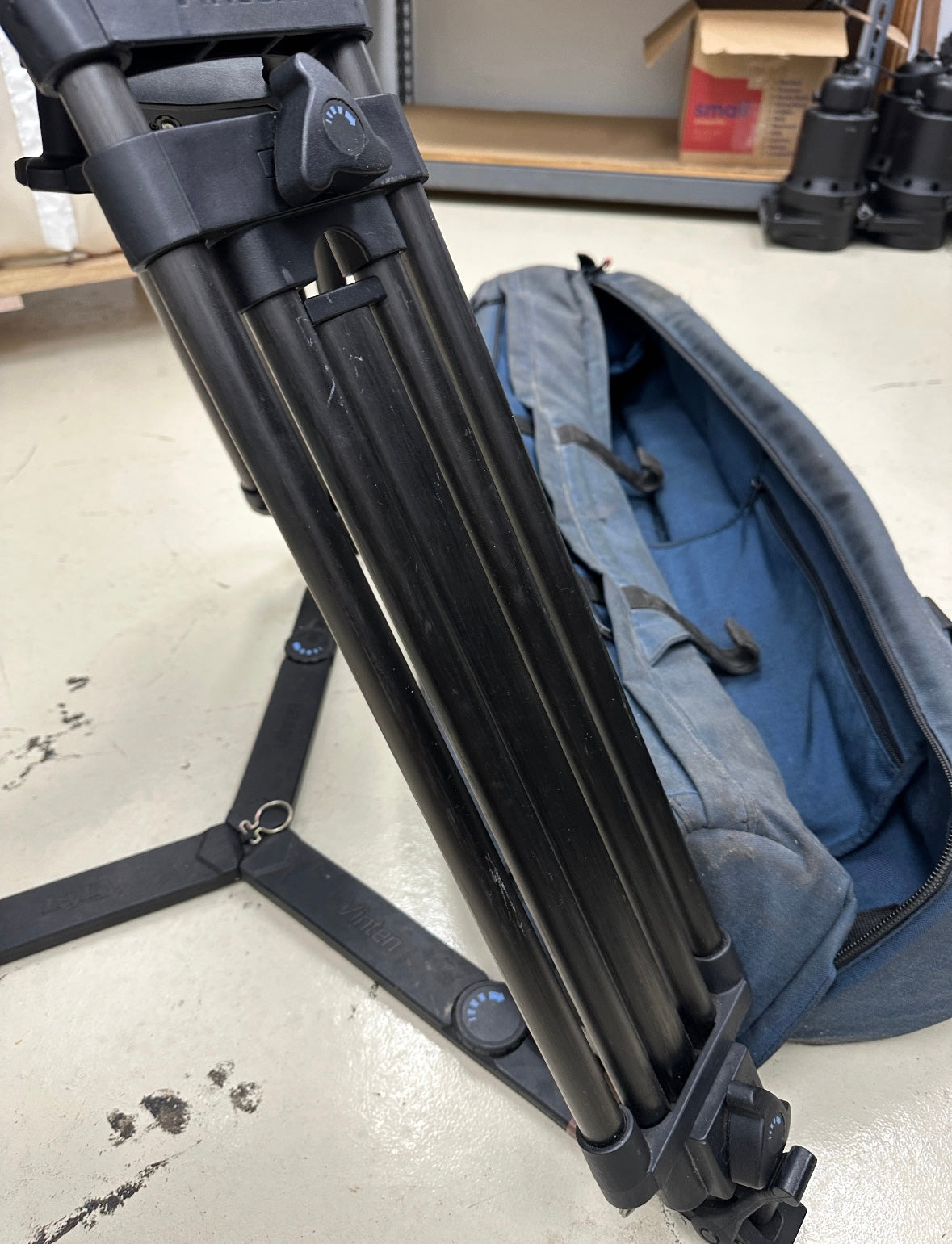 Vinten Vision 250 Fluid Head with Carbon Fiber 2-Stage Tripod
