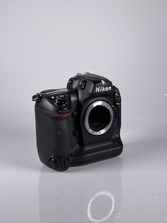 Nikon D2X 12.4MP Digital SLR Camera Body