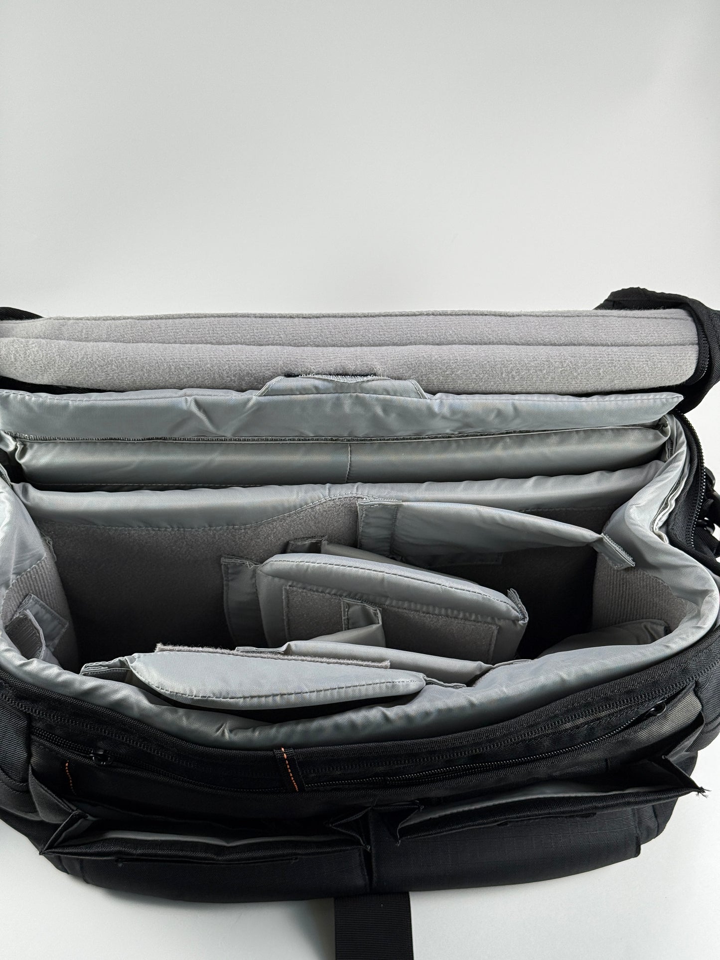 Lowepro Stealth Reporter D650 AW Camera Bag Black with Dividers