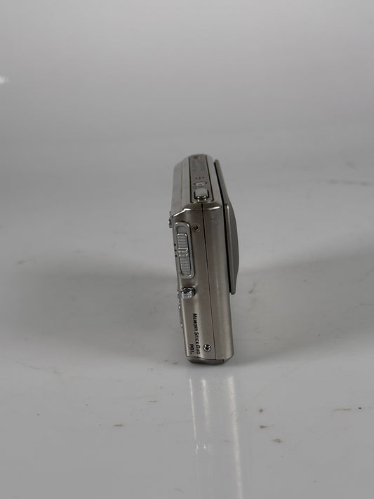 Sony Cyber-shot DSC-T1 5.0MP Digital Camera - point and shoot