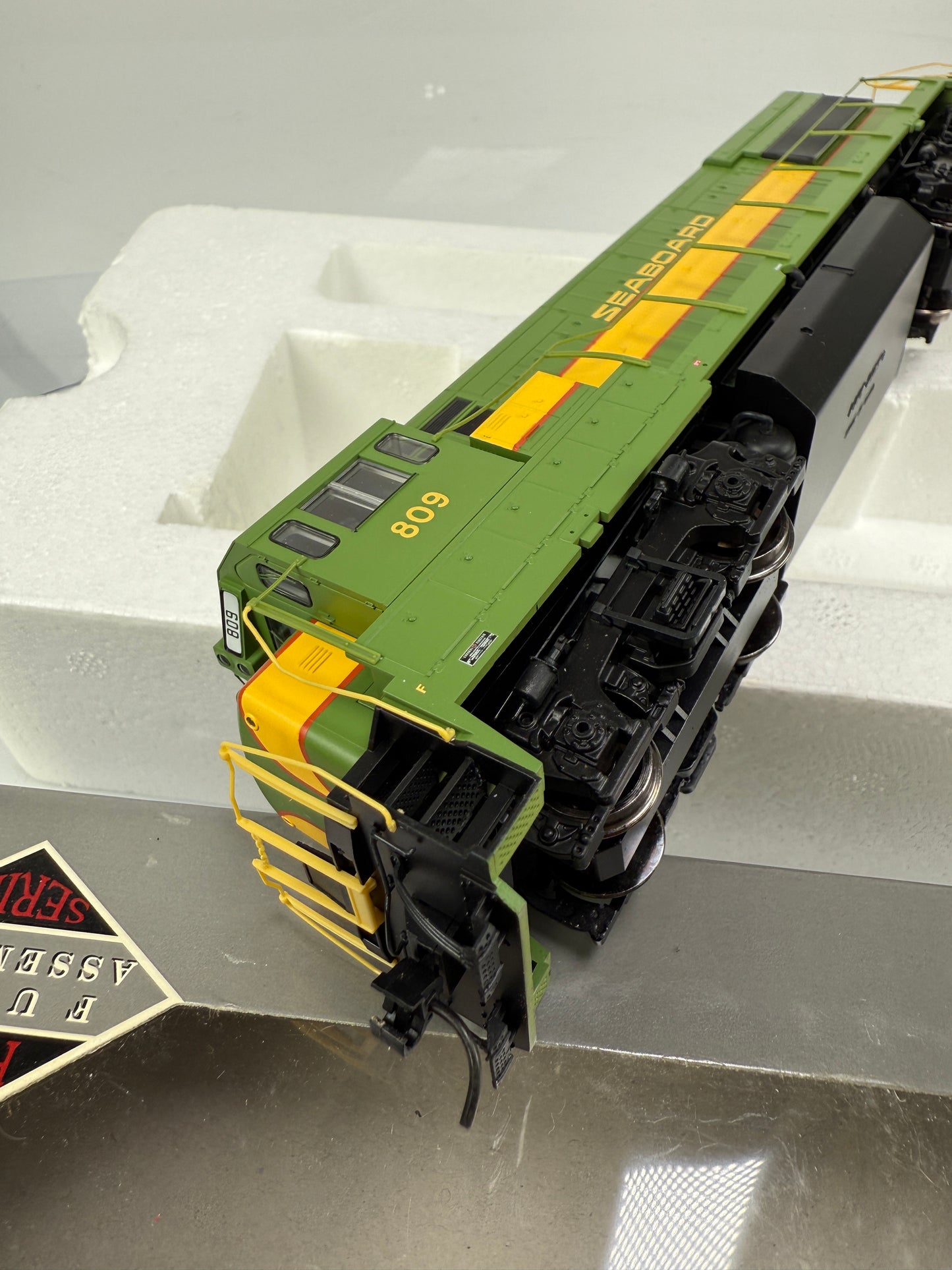 Proto 31117 U30B 2000 series locomotive HO Seaboard 809