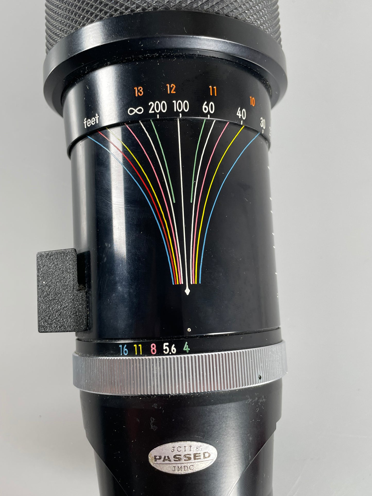 Nikon Nikkor Telephoto-Zoom 8.5cm-25cm (85mm-250mm) f4-4.5 Non-AI Lens
