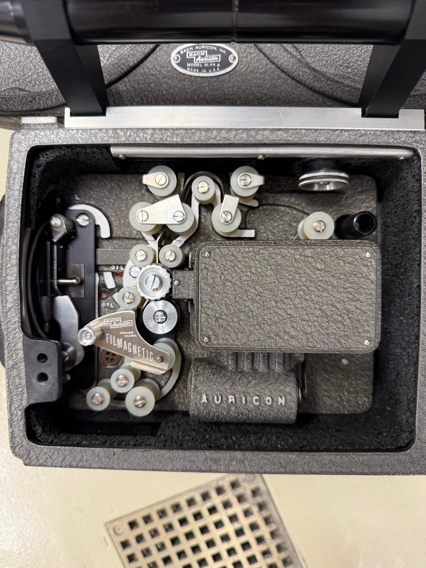 BACH Auricon Pro-600 16mm Cinema Sound Camera w/ angenieux 12-120mm lens