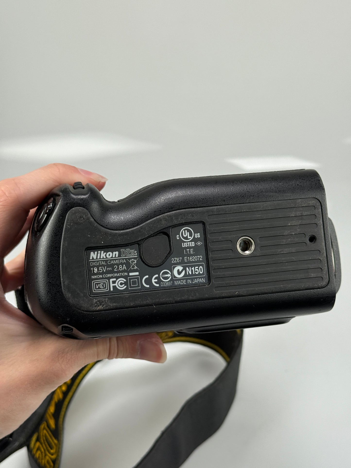 Nikon D2HS 4.1MP Digital SLR Camera Body