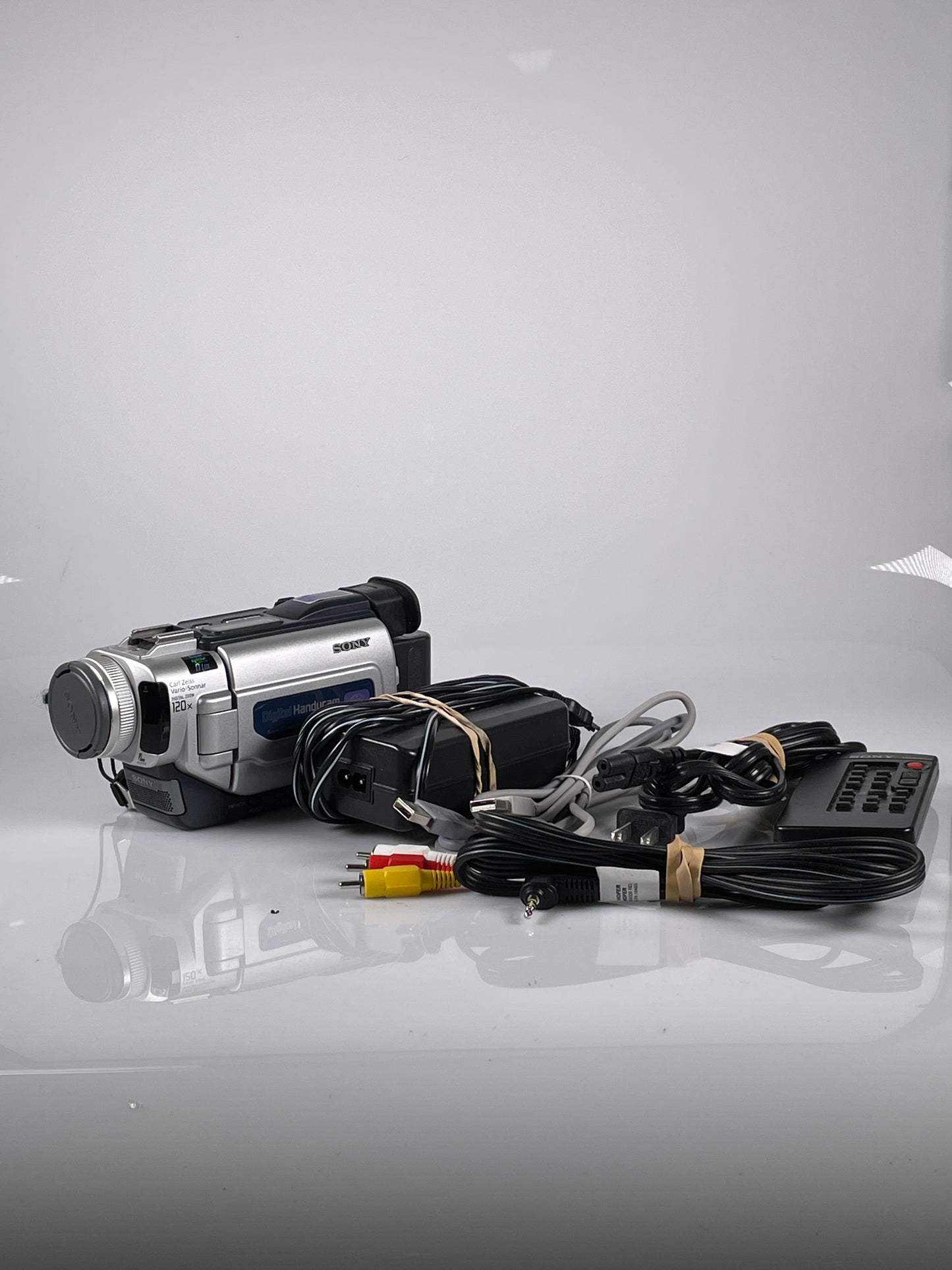 SONY Handycam DCR-TRV17 Digital Camcorder mini DV Camcorder Bundle
