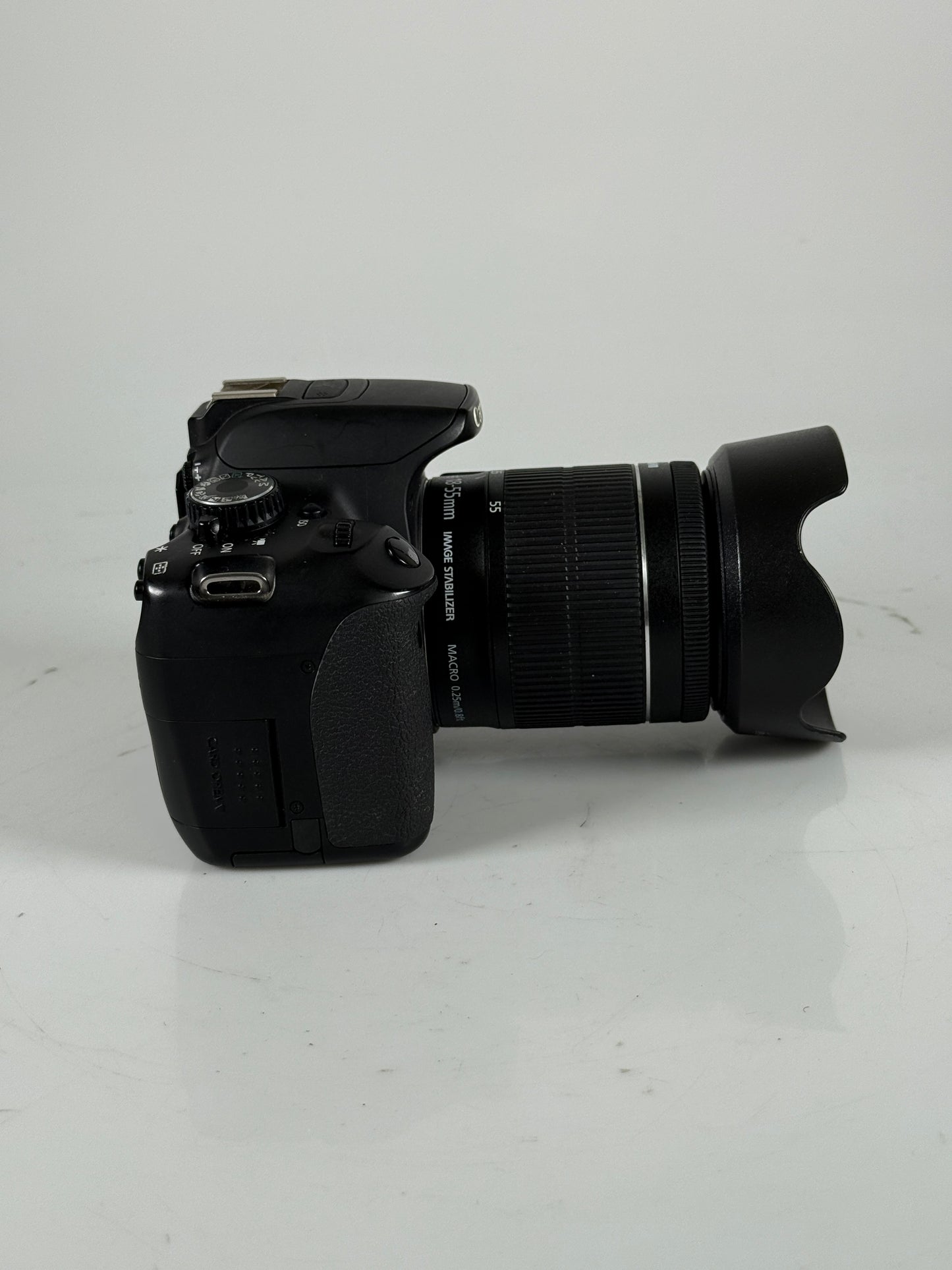 Canon EOS Rebel T4i 18.0 MP Digital SLR Camera 650D - w/ 18-55mm lens
