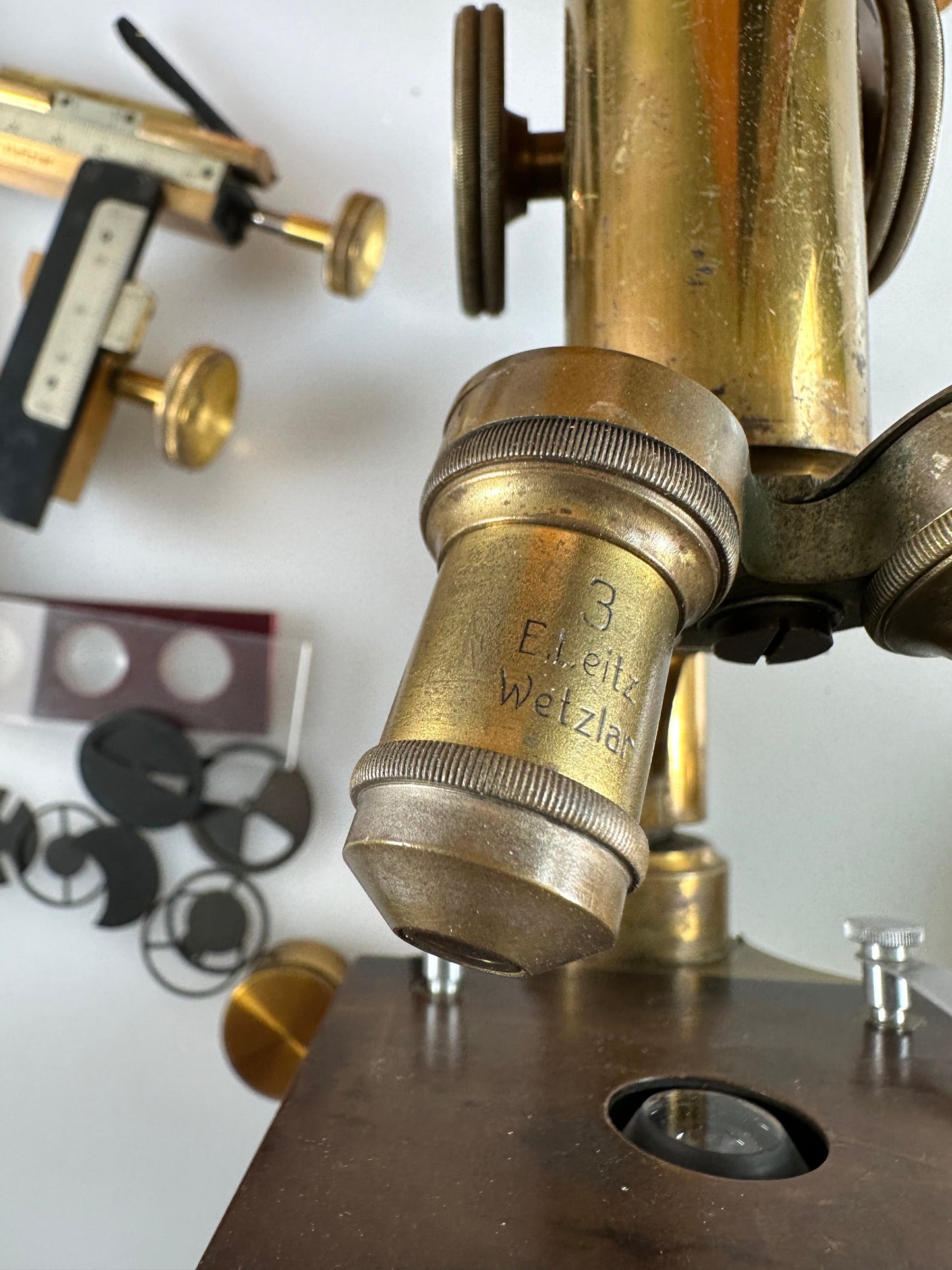 Leica LEITZ Wetzlar vintage Brass Microscope w/ 7, 3 objective Columbia univ