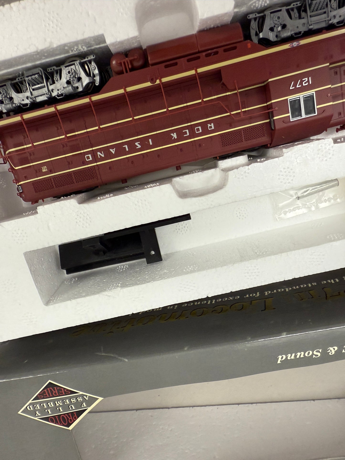 Proto 2000 Series GP7 II Locomotive HO scale Rock Island 1277