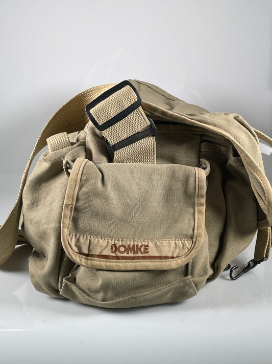DOMKE ORIGINAL CAMERA SHOULDER BAG IN TAN, NICE & CLEAN