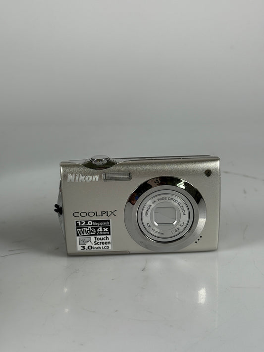Nikon COOLPIX S4000 12.0MP Digital Camera - silver