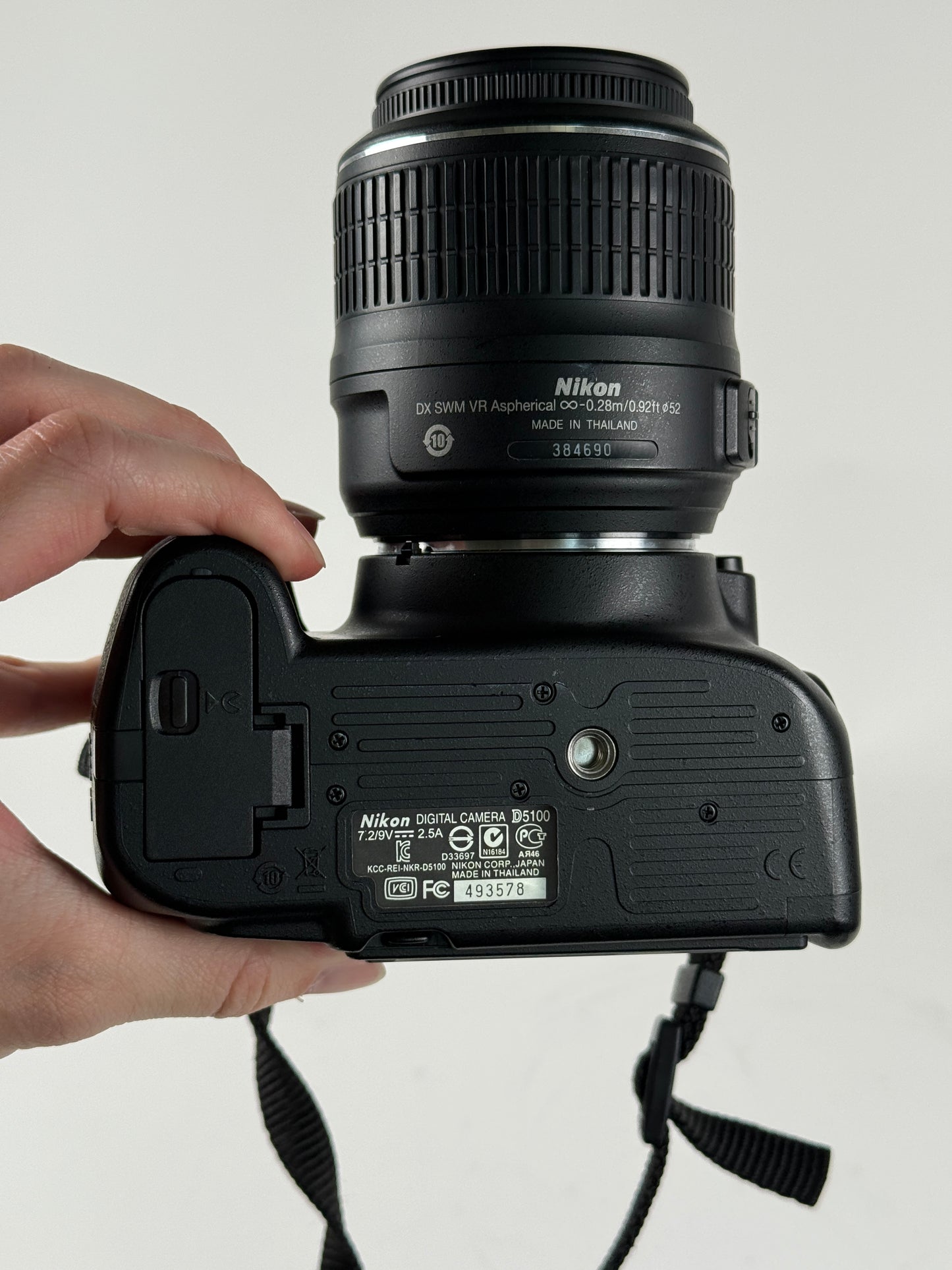 Nikon D5100 16.2MP DSLR Camera (Kit w/ AF VR DX 18-55mm Lens)