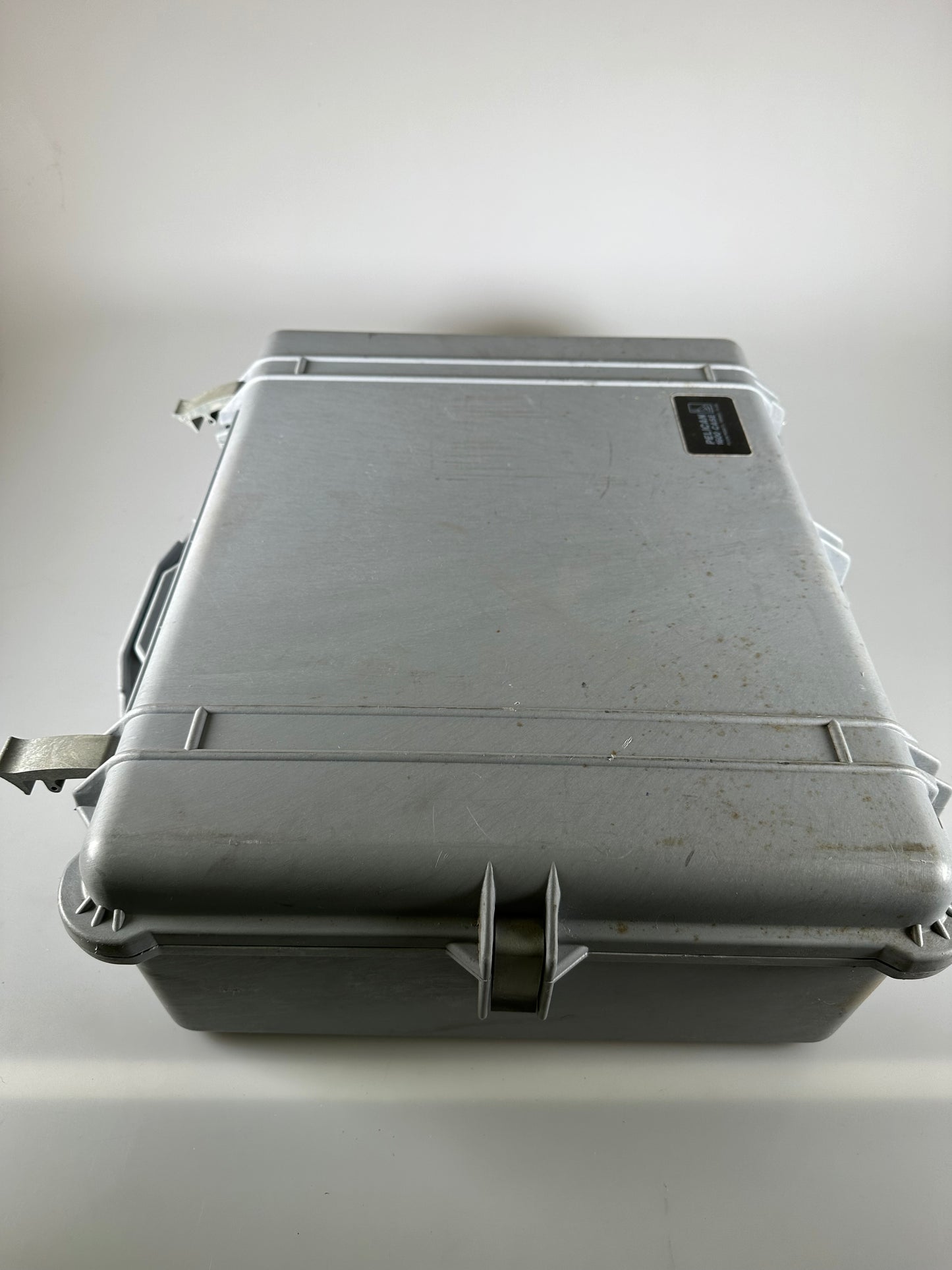 Pelican 1600 Case Rugged Waterproof Crushproof Transport Protection Carry with foam gray/grey