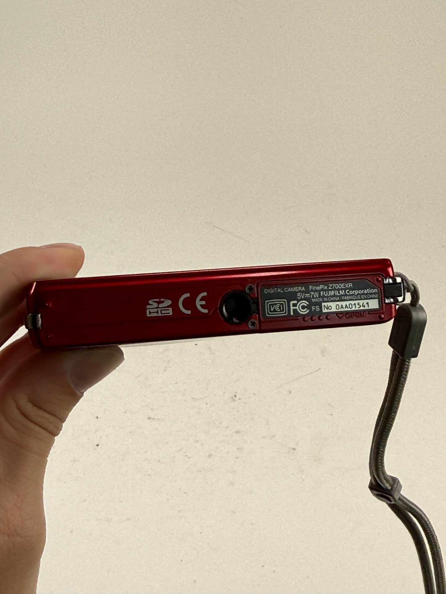 Fujifilm FinePix Z700EXR Red Compact Digital Camera 12MP 5x Zoom EXR