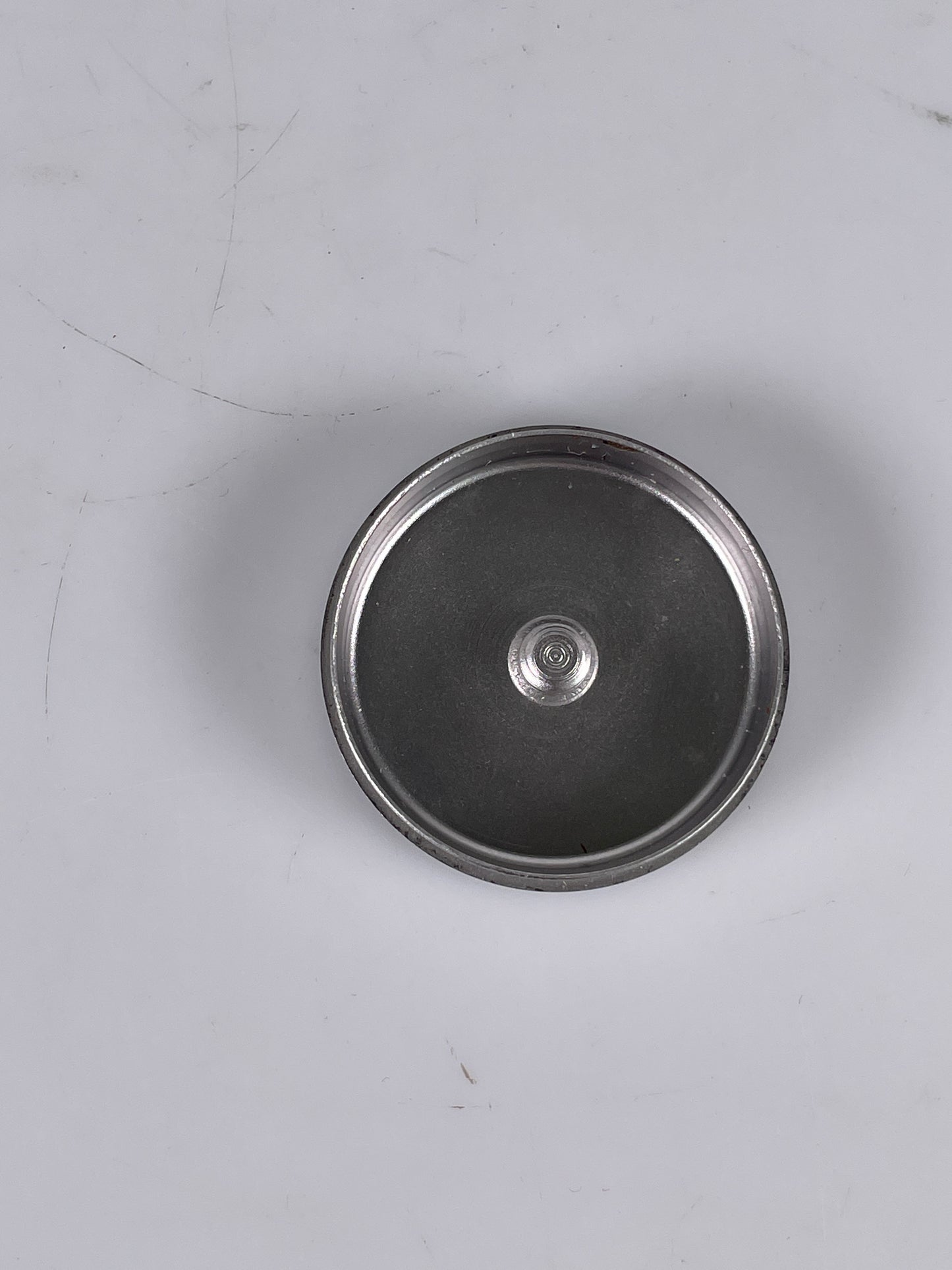 Leica screw in front lens cap for E39 marked Canada