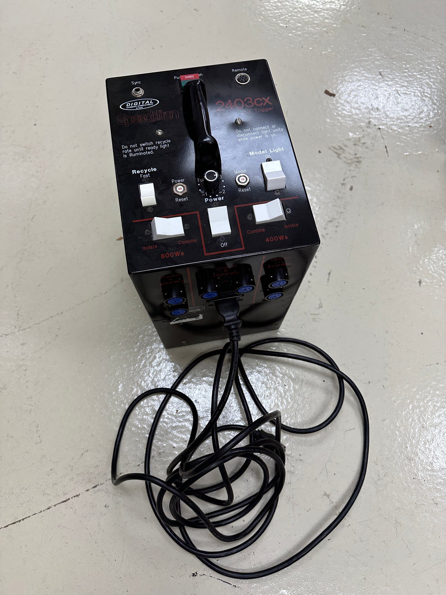 Speedotron 2403CX 2400 w/s power pack
