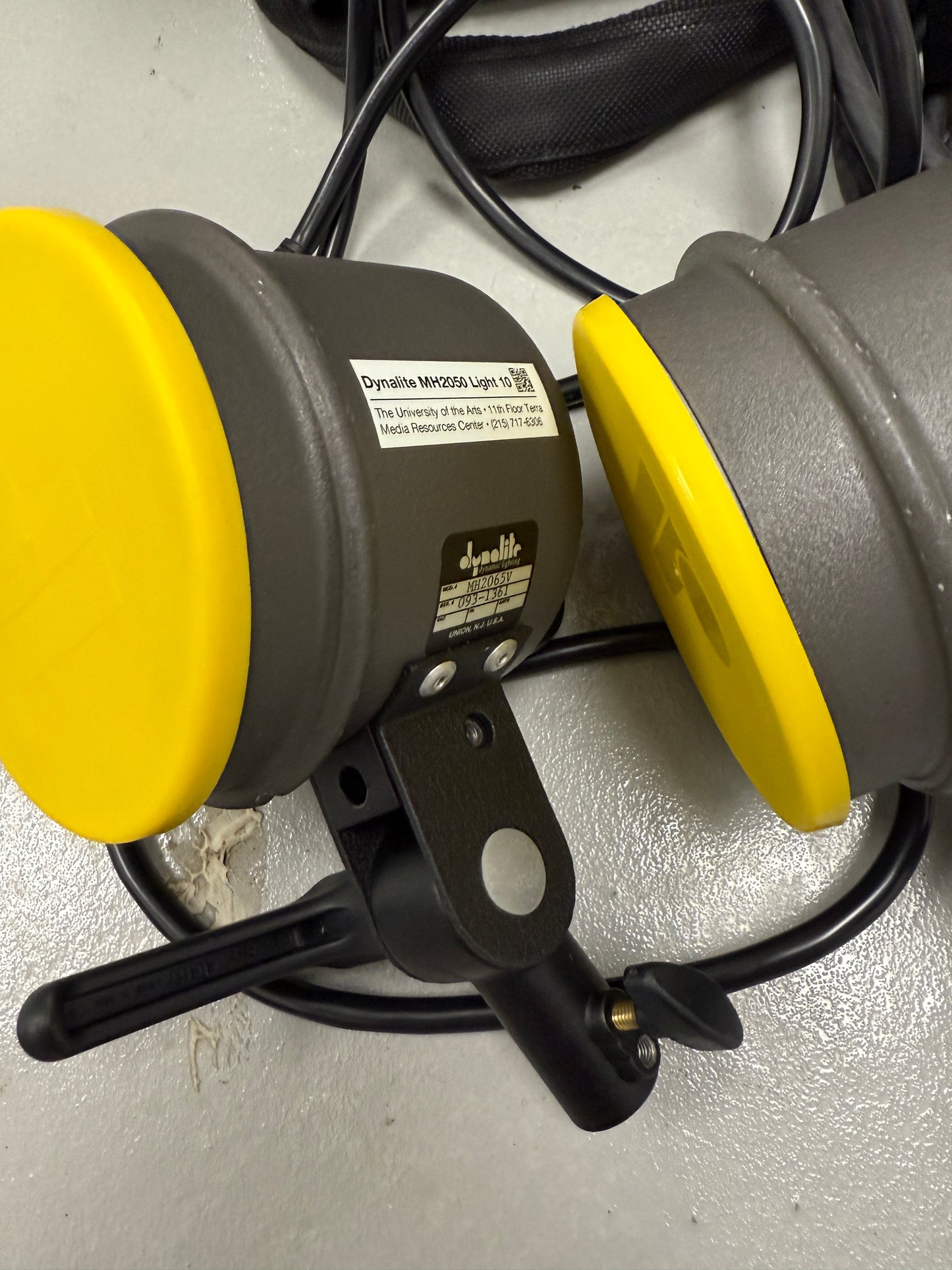 Dynalite light kit 2 MH2065 heads and case