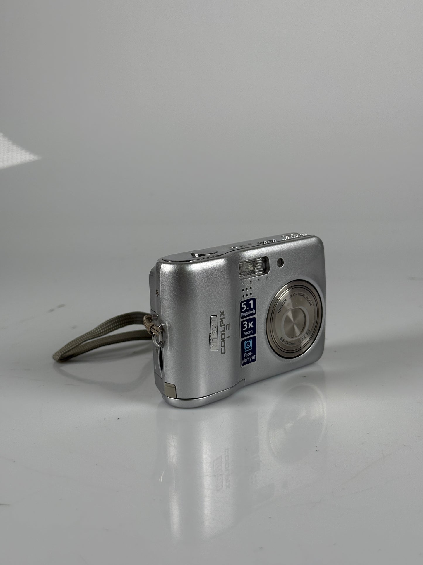 Nikon COOLPIX L3 5.1MP Digital Camera Deep Red