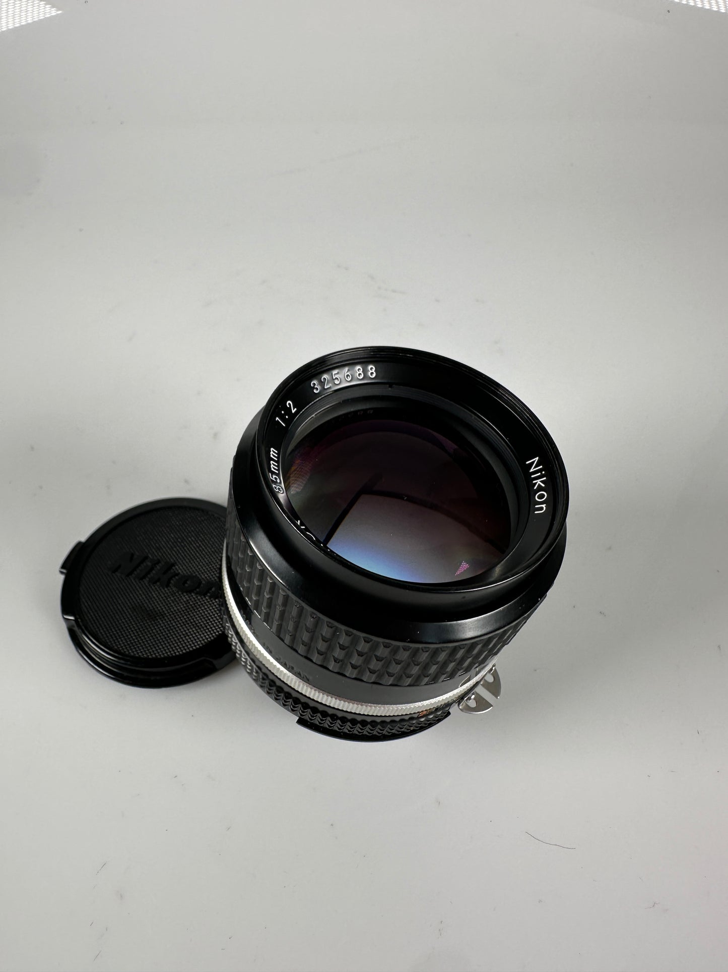 NIKON AIS NIKKOR 85mm f2 Portrait MF Prime Camera Lens