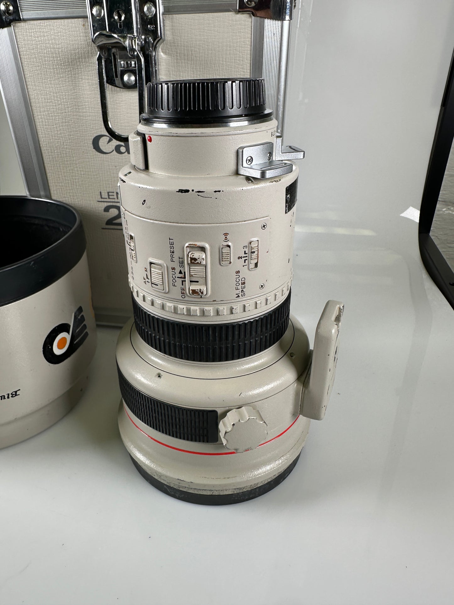 Canon EF 200mm f1.8 L Ultrasonic Camera Lens RARE