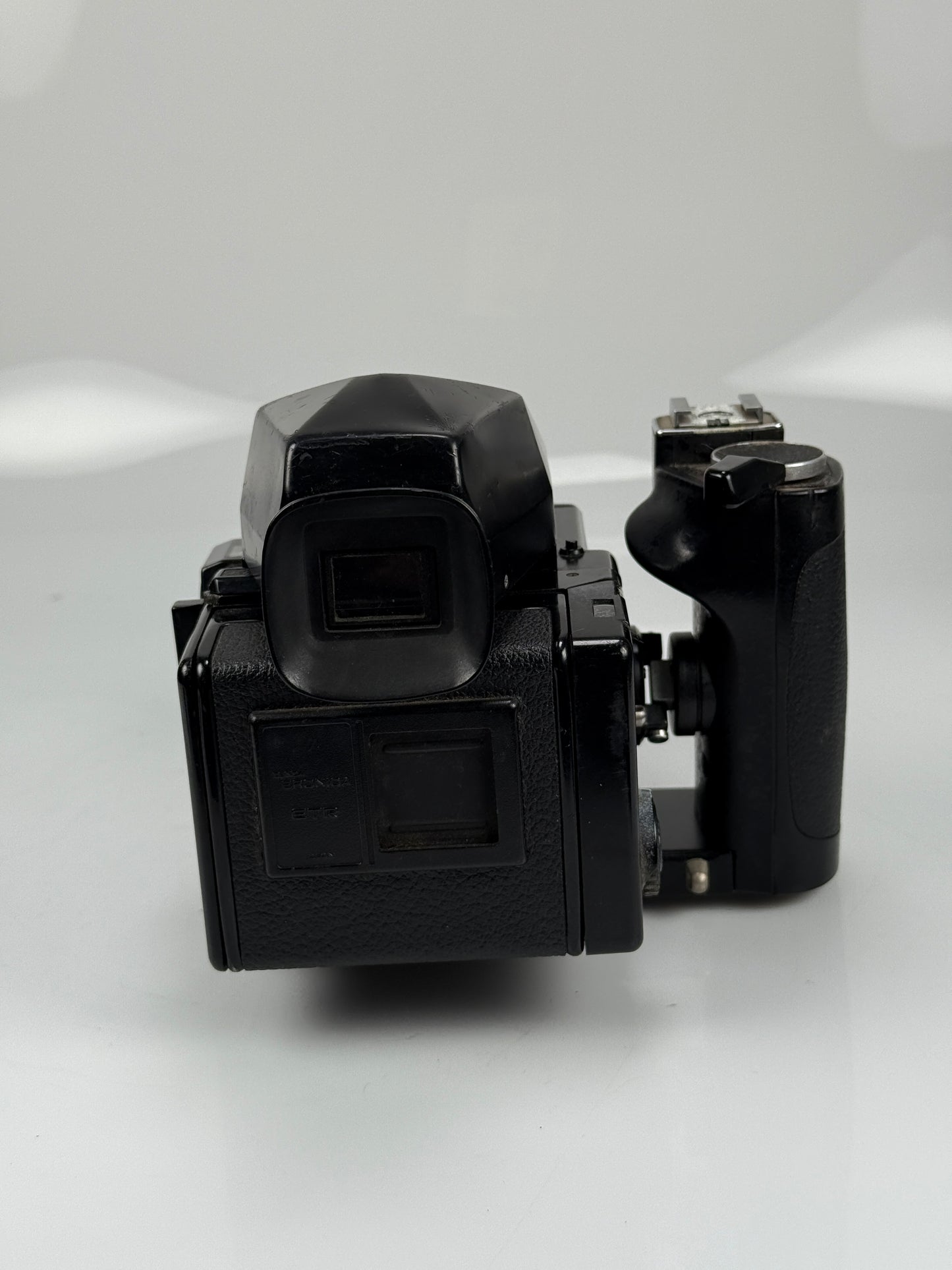 Zenza Bronica ETRSi Medium Format Film Camera, prism, Finder grip, 75mm f2.8 lens kit