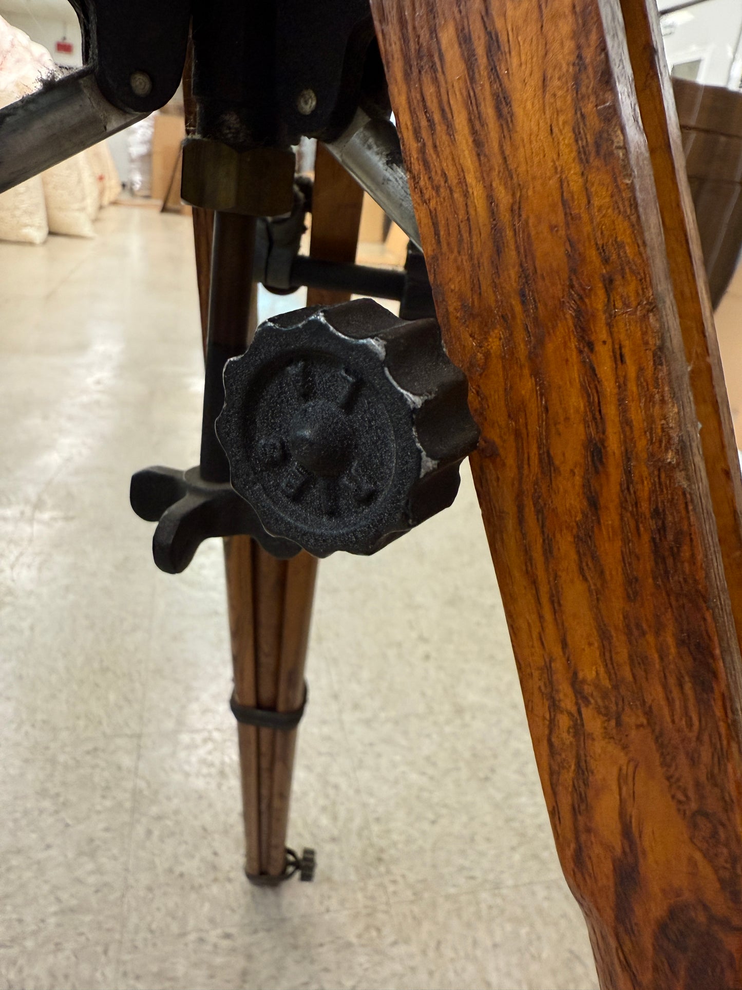 Reis wooden tripod with tilt head model 100 RARE vintage
