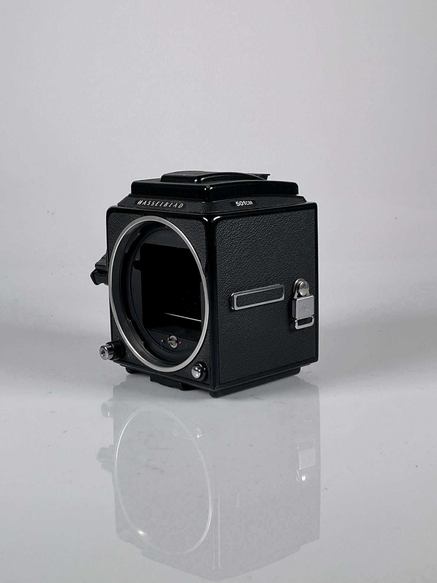 Hasselblad 501CM Film Camera Body Black, wlf waist level, acute matte split screen