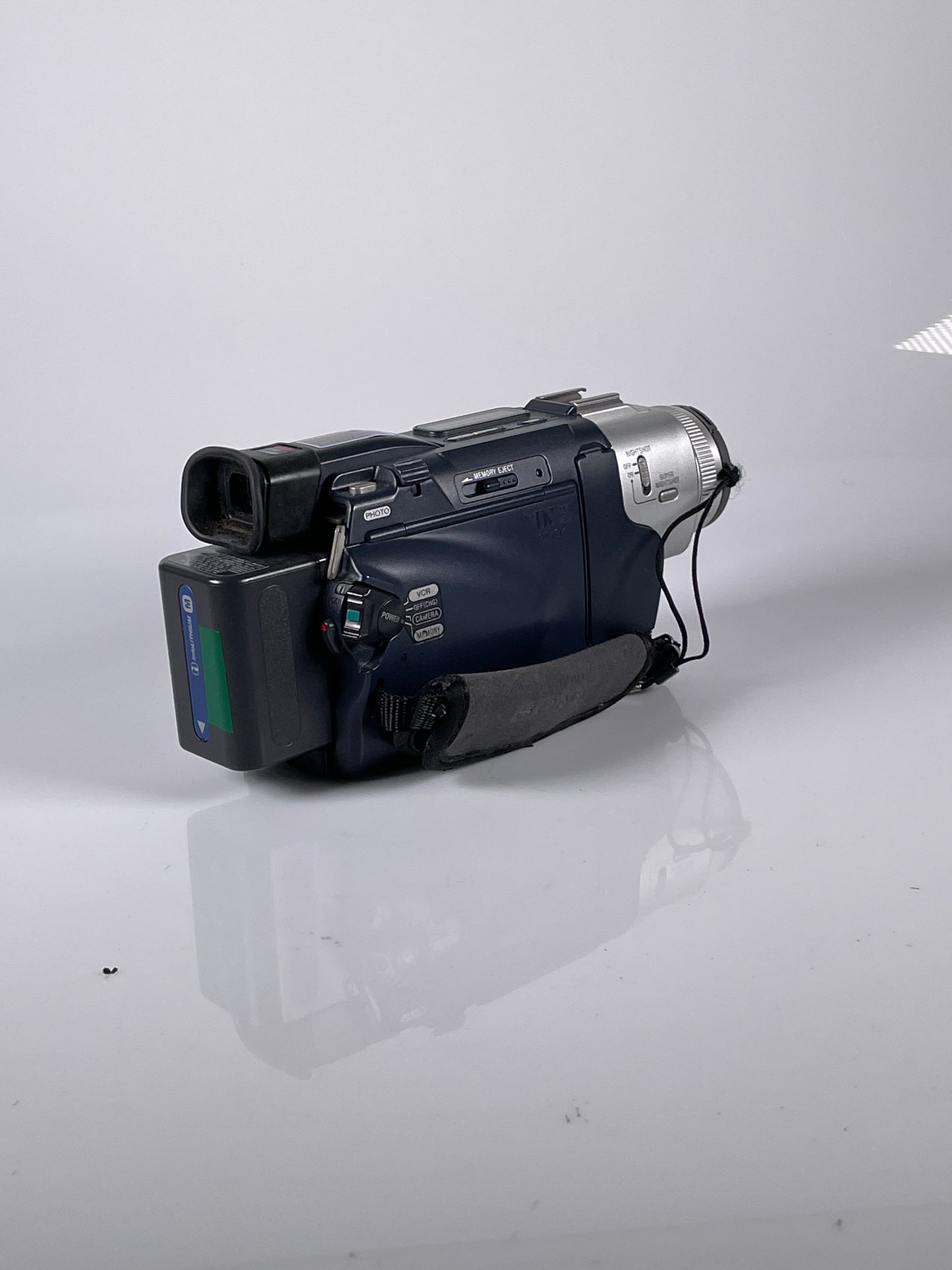 SONY Handycam DCR-TRV17 Digital Camcorder mini DV Camcorder Bundle