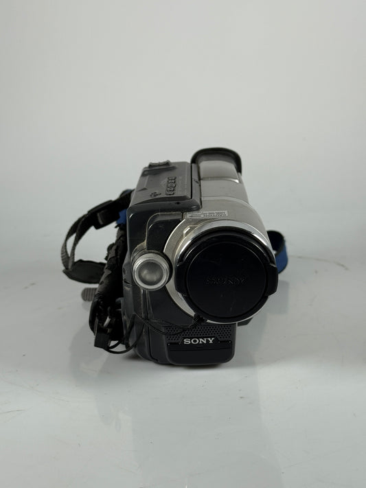 Sony CCD-TRV308 Hi8 Analog Camcorder - Record Transfer Watch Video 8