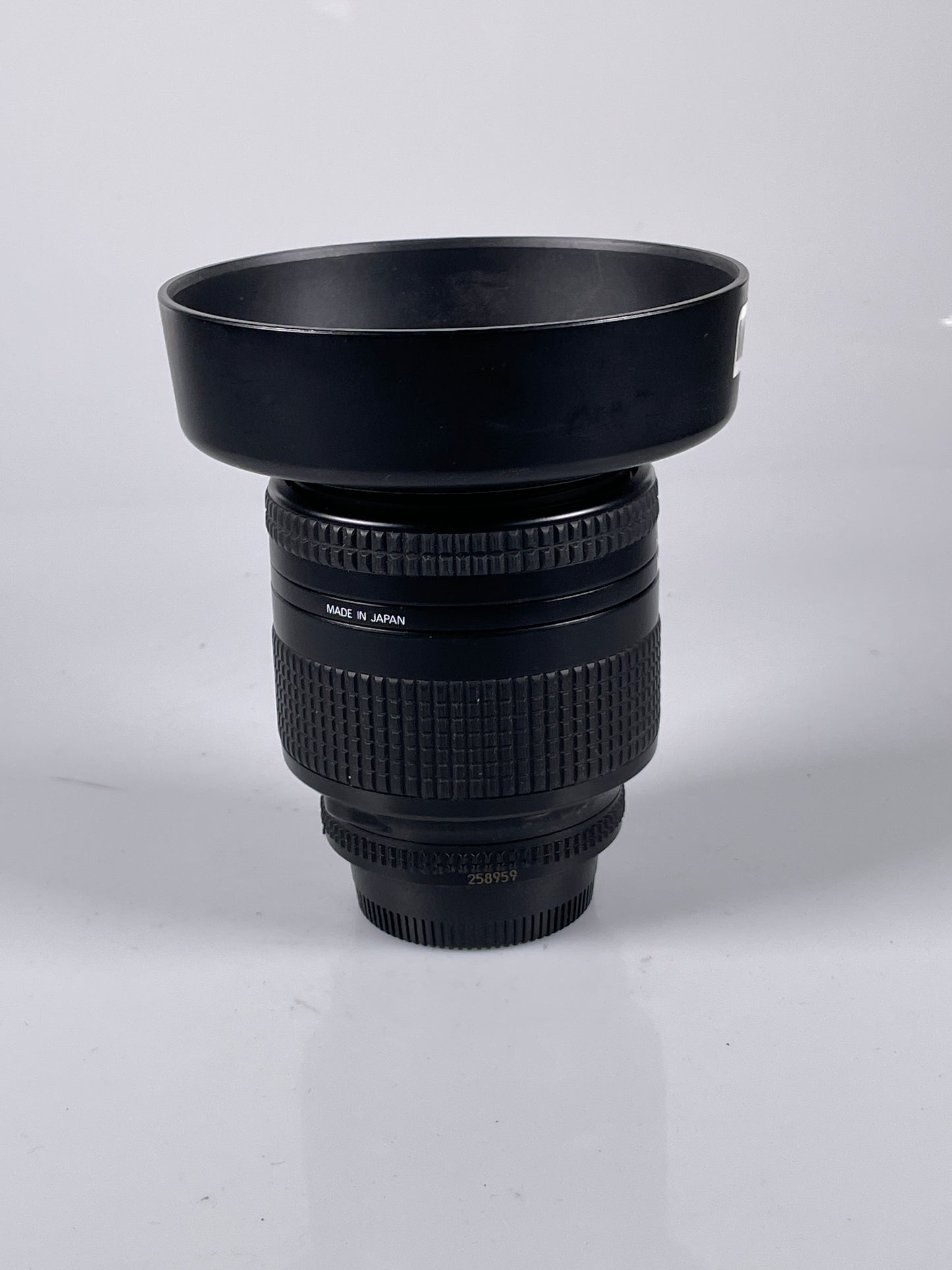 Nikon Zoom-NIKKOR 28-200mm f3.5-5.6 D IF AF Lens