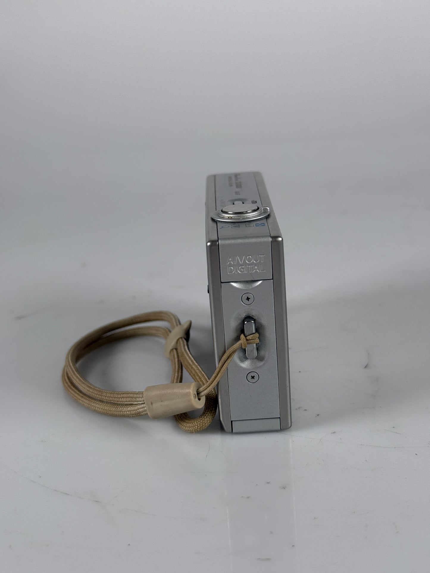 Canon PowerShot SD1000 7.1MP Digital Elph Camera w/3x Zoom Silver