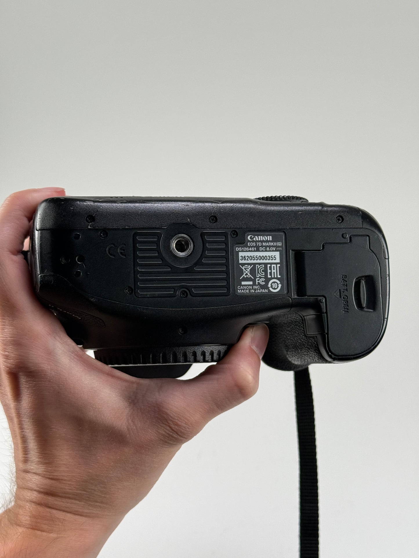 Canon EOS 7D mark II 20.2MP Digital SLR Camera Body