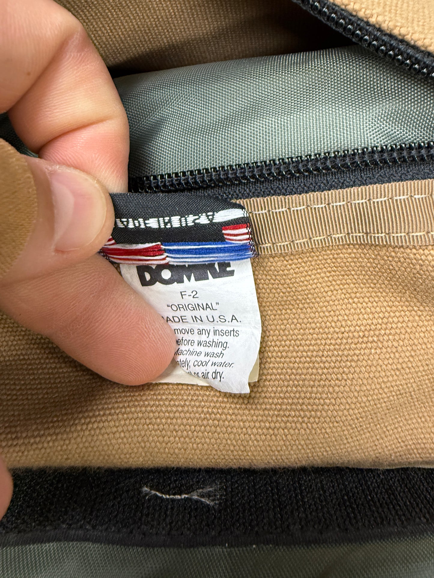 DOMKE F-2 ORIGINAL CAMERA SHOULDER BAG IN tan, with insert