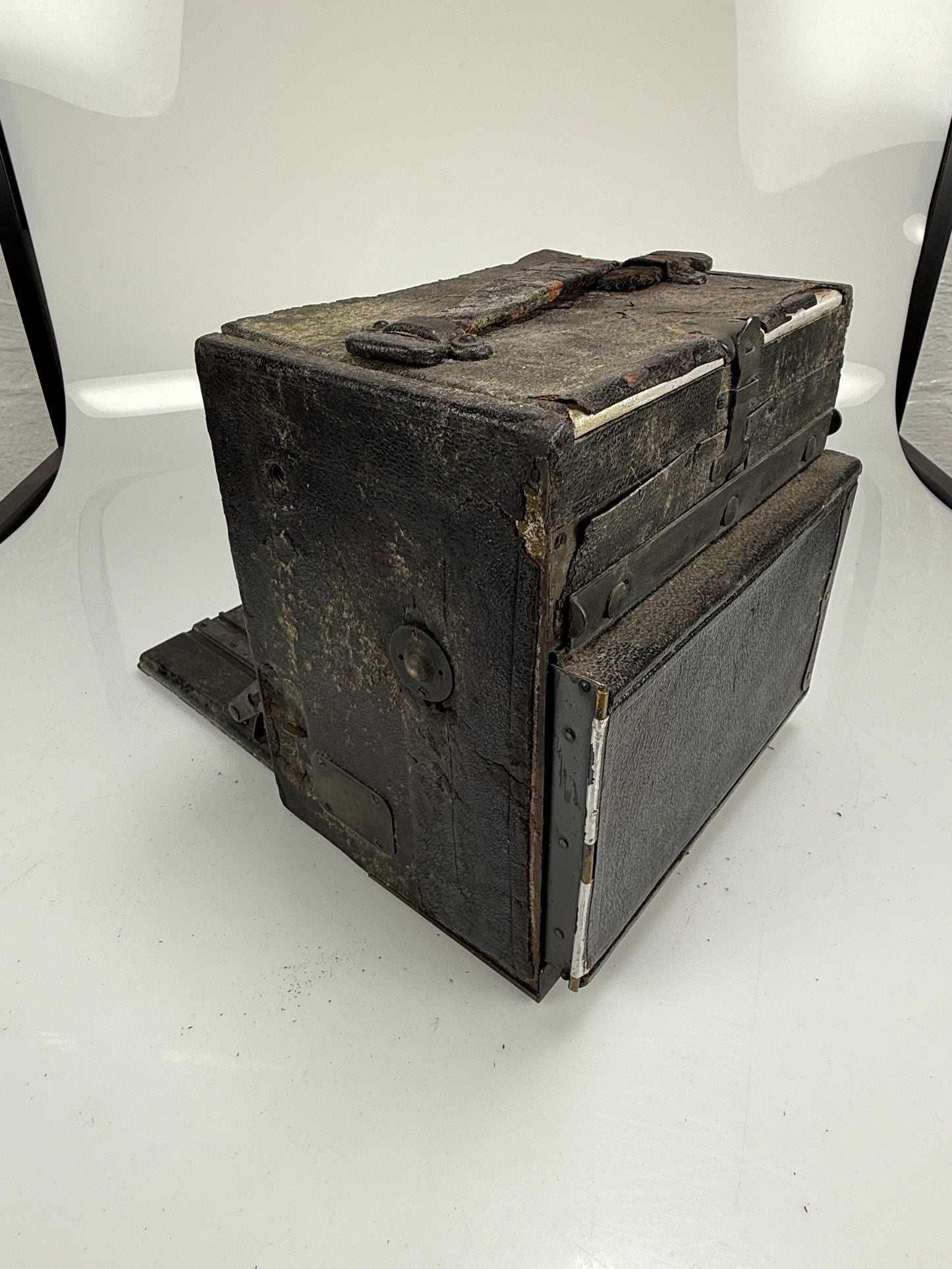 Compact Graflex 3¼x5½ SLR Focal Plane Shutter Camera with lens