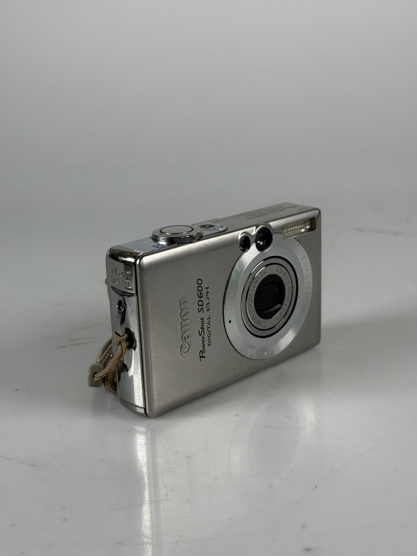 Canon PowerShot SD600 6MP ELPH Digital Camera Ixus