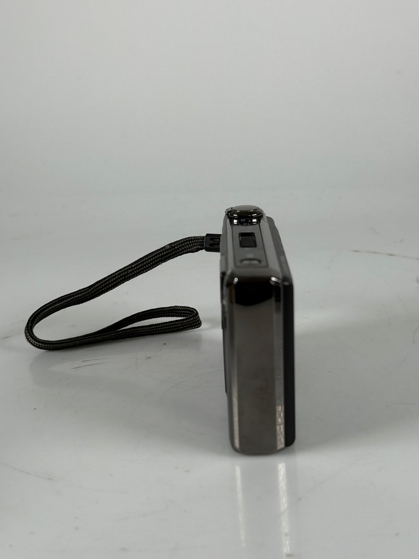 Nikon COOLPIX S1000pj 12.1MP Compact Digital Camera black