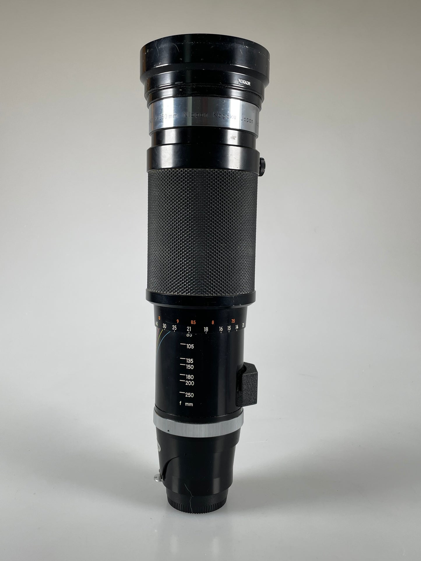 Nikon Nikkor Telephoto-Zoom 8.5cm-25cm (85mm-250mm) f4-4.5 Non-AI Lens