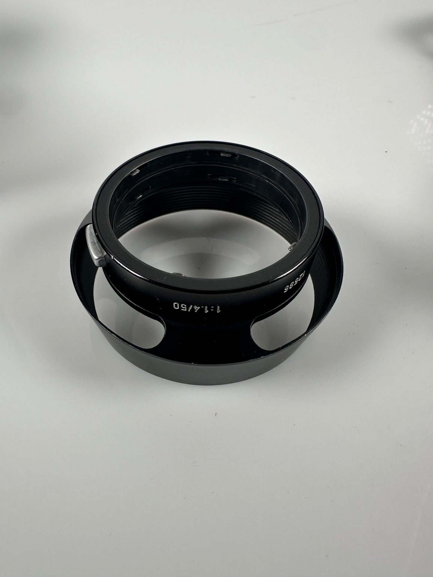 Leitz Leica Metal Hood 12586 for Summilux-M 50mm f1.4