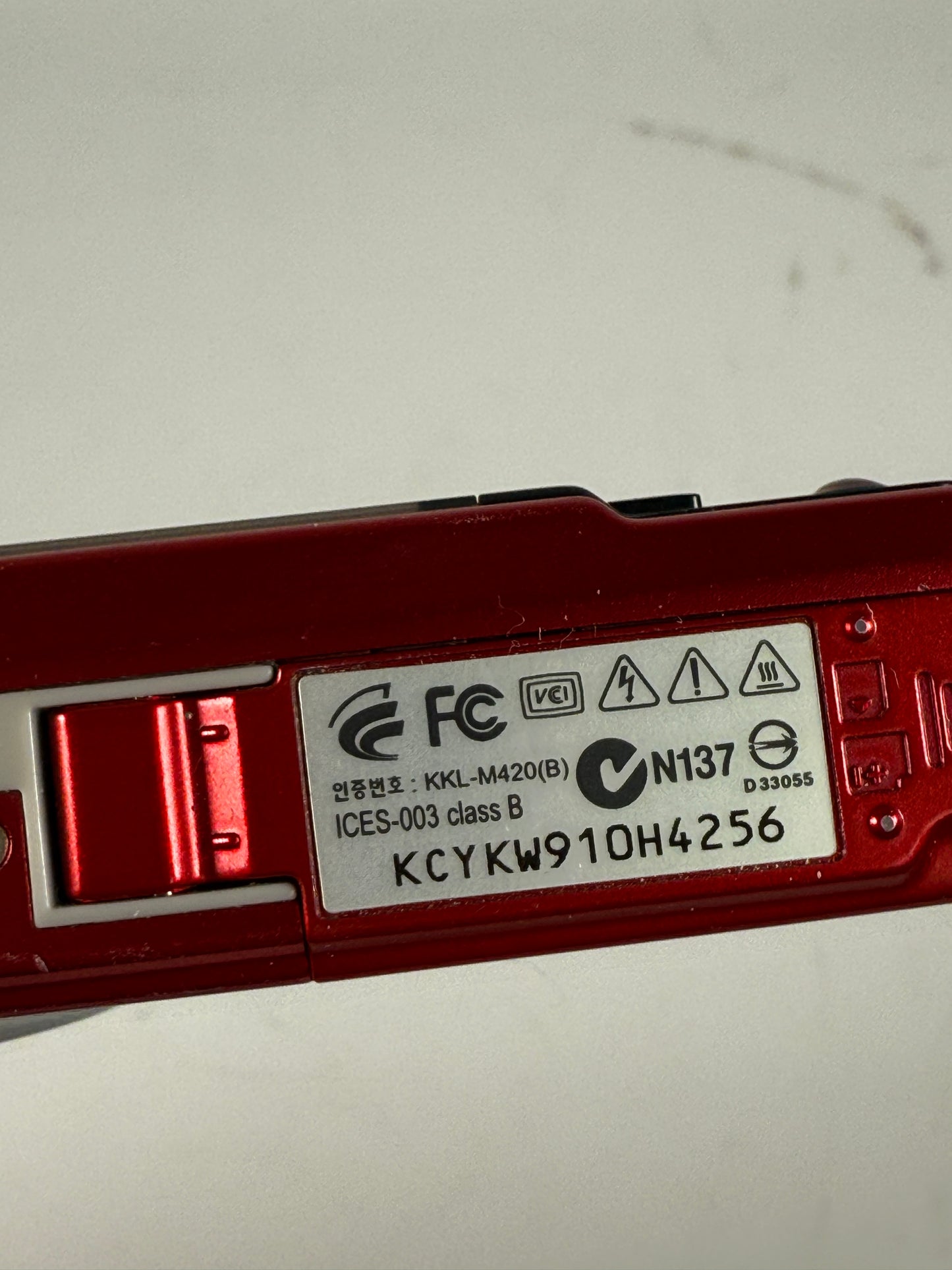 Kodak EasyShare M420 10.0MP 4x Optical Zoom Digital Camera red