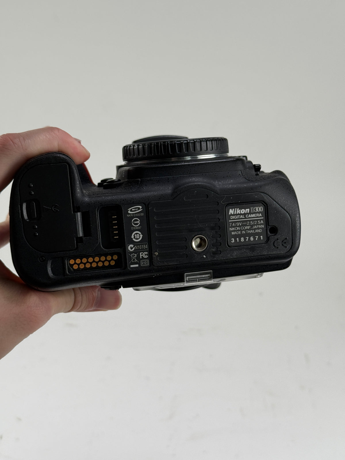 Nikon D300 12.3MP Digital SLR Camera Body SC: 59k