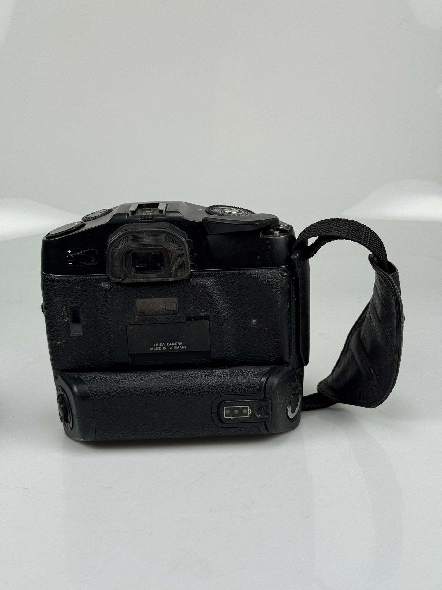 Leica R8 R 8 Black SLR 35mm Film Camera Body 14313 with motor winder