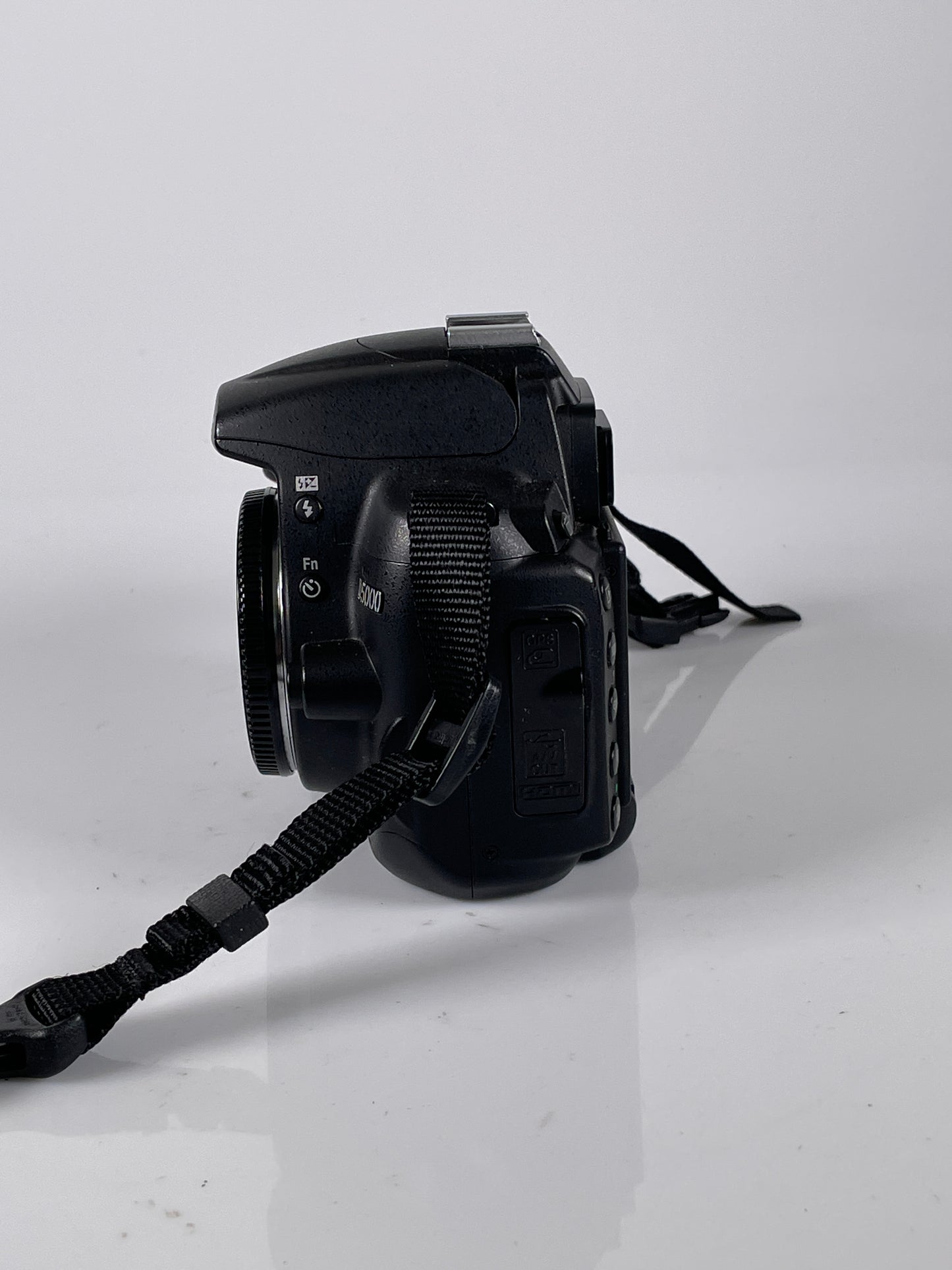 Nikon D5000 DSLR digital Camera body