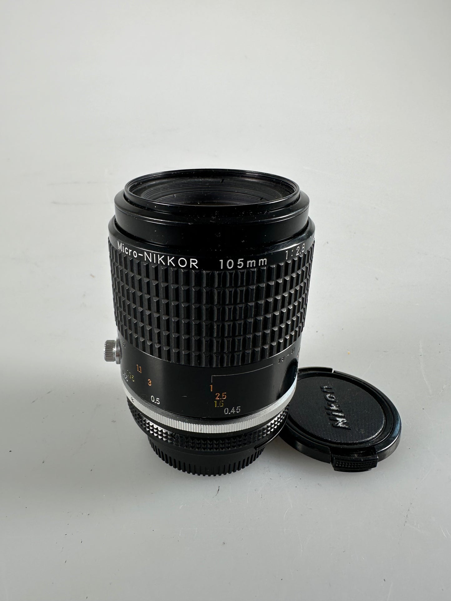 Nikon Ai-s AIS Micro Nikkor 105mm f2.8 Lens