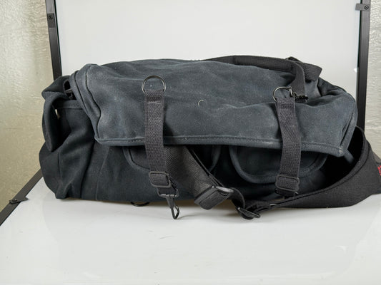 DOMKE F-1X CAMERA SHOULDER BAG IN Black, with insert