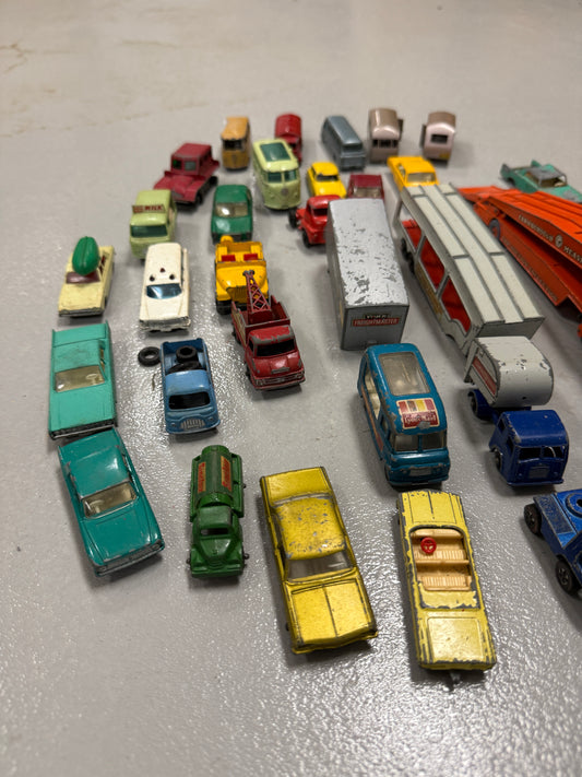 Vintage Lesney Matchbox, hot wheel car lot of 29 vehicle toys