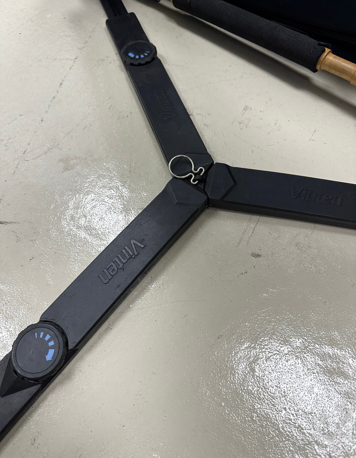 Vinten Vision 100 Fluid Head with Carbon Fiber 2-Stage Tripod