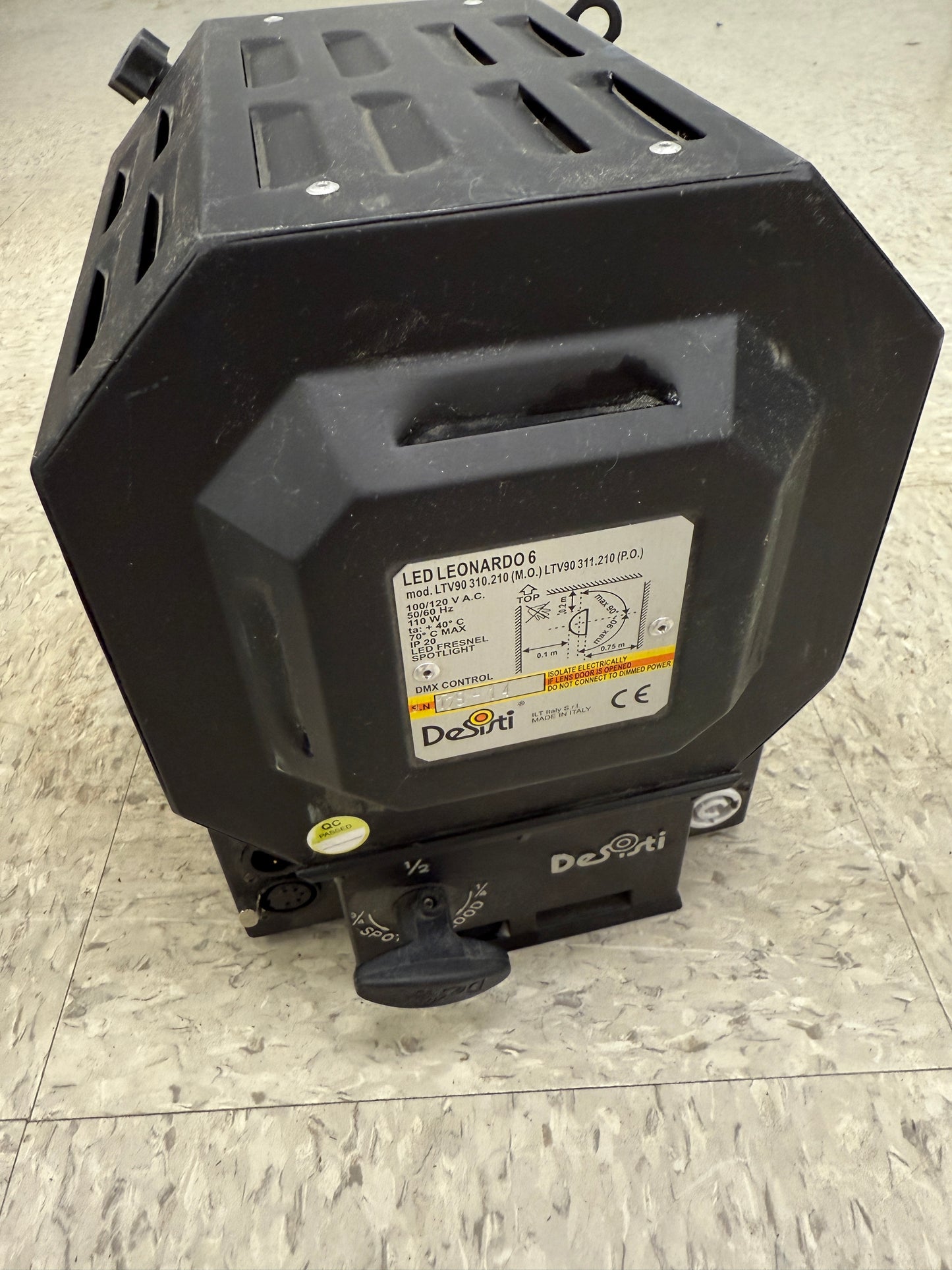 DeSisti LED Leonardo 6 LED Fresnel Eco Friendly Light