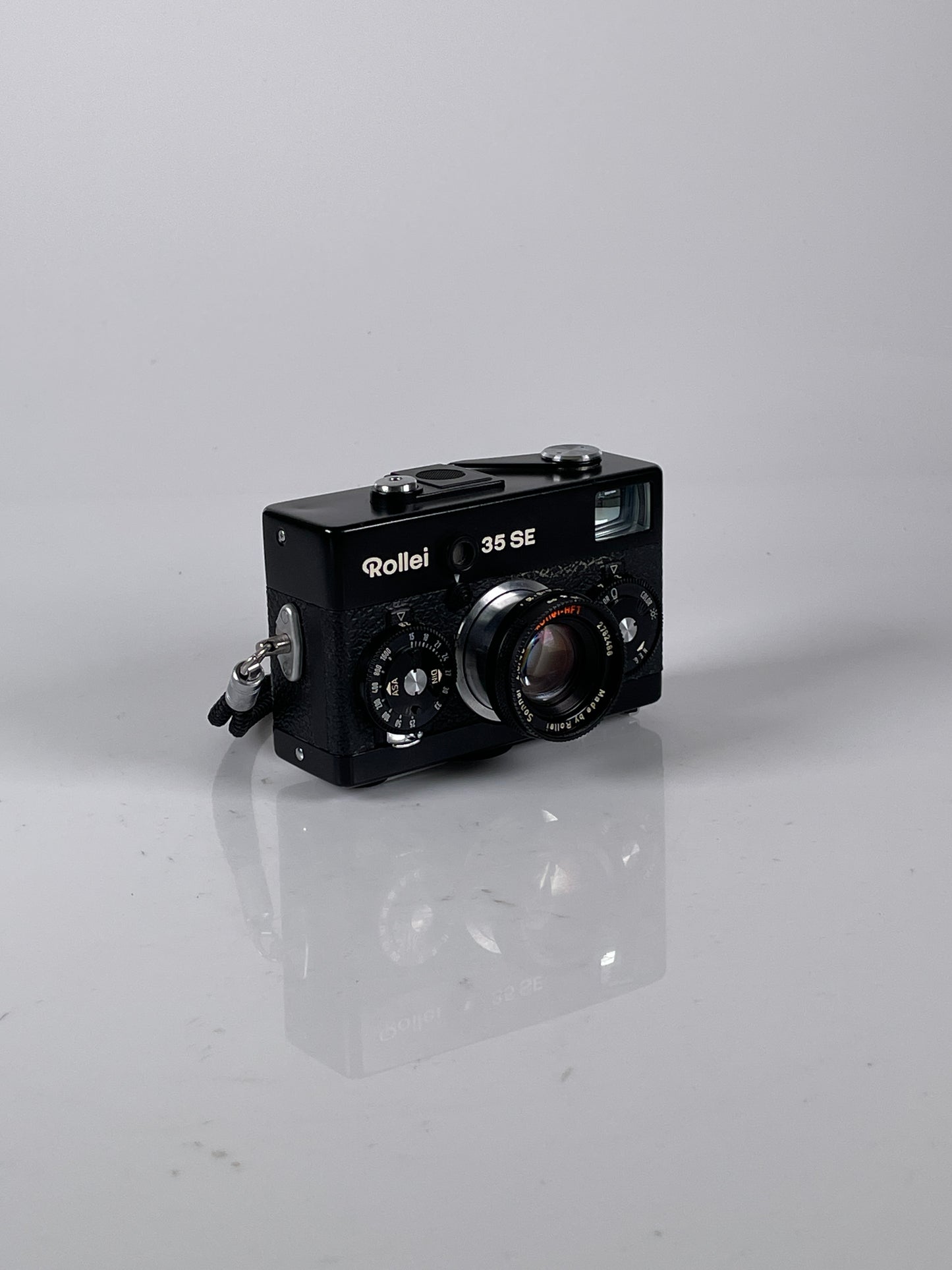 Rollei 35 35SE 40mm Sonnar f2.8 HFT Lens black